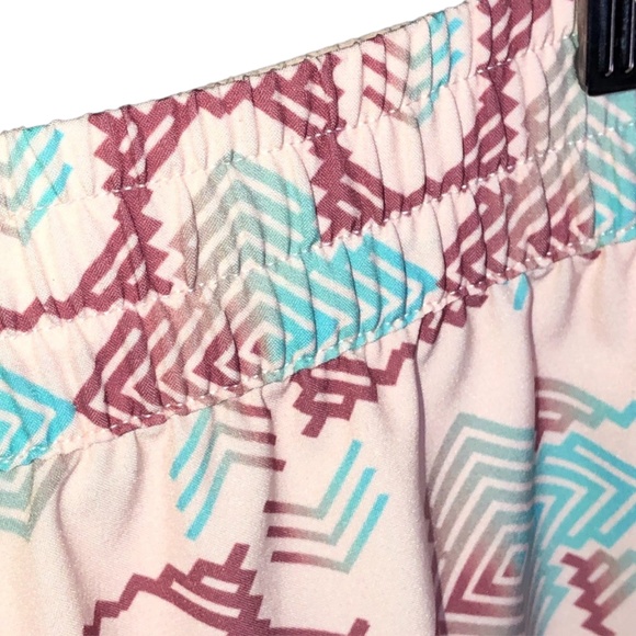 LIV OUTDOOR Minerva Printed Pale Dogwood Geo Pull-On Active Shorts Size Medium - Picture 4 of 15